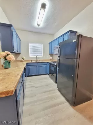 Photo #4: 2542035 Listing