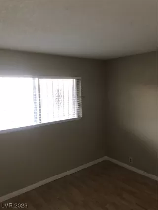 Photo #3: 2542040 Listing