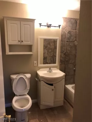 Photo #5: 2542040 Listing