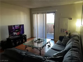 Photo #2: 2542052 Listing