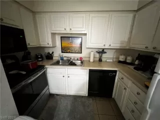 Photo #4: 2542052 Listing