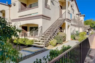 Photo #1: 2542059 Listing