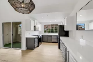 Photo #1: 2542067 Listing 