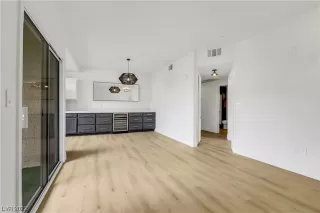 Photo #5: 2542067 Listing 