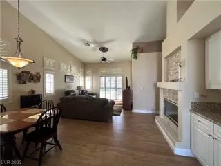 Photo #2: 2542083 Listing