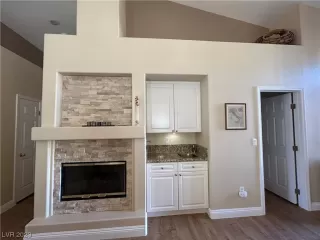 Photo #3: 2542083 Listing