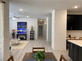 Photo #3: 2542136 Listing