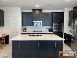 Photo #5: 2542136 Listing