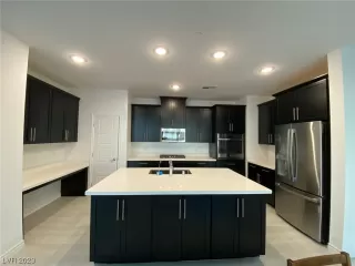 Photo #6: 2542136 Listing