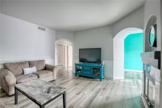 Photo #5: 2542172 Listing