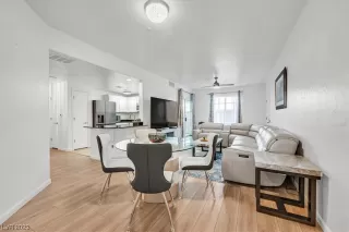 Photo #4: 2542194 Listing