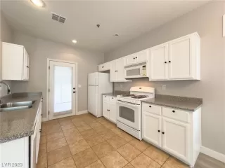 Photo #5: 2542220 Listing