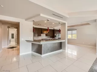 Photo #4: 2542226 Listing