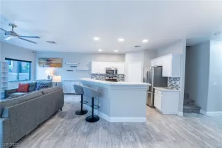 Photo #4: 2542313 Listing