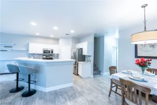 Photo #5: 2542313 Listing