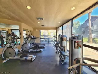 Photo #4: 2542406 Listing