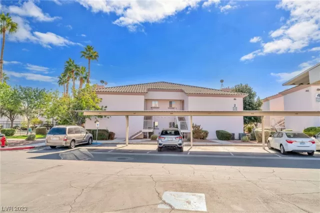 MLS: 2542484 Condo For Sale