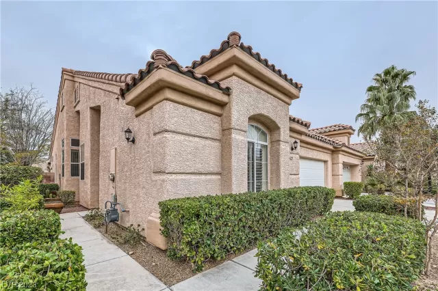 MLS: 2542523 Condo For Sale