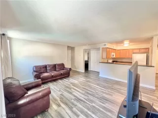 Photo #3: 2542681 Listing 