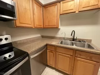 Photo #5: 2542725 Listing