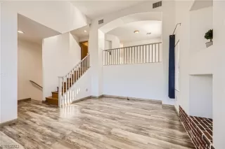 Photo #4: 2542730 Listing