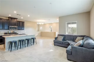 Photo #6: 2542767 Listing