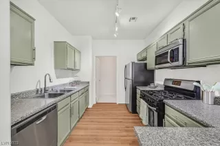 Photo #2: 2542781 Listing