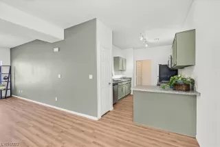 Photo #3: 2542781 Listing