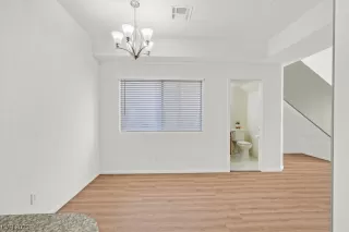 Photo #5: 2542781 Listing