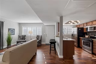 Photo #4: 2542963 Listing