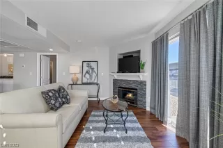 Photo #5: 2542963 Listing