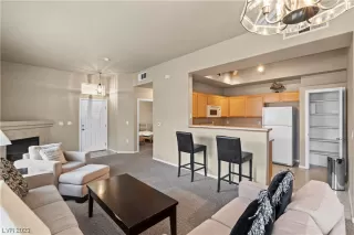 Photo #3: 2542977 Listing