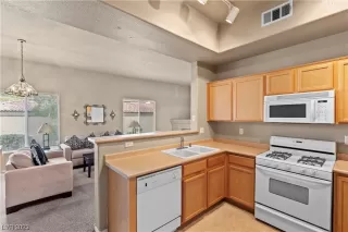 Photo #4: 2542977 Listing