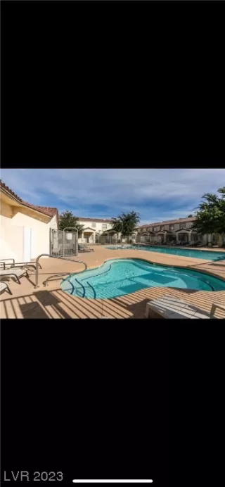 Photo #3: 2543000 Listing