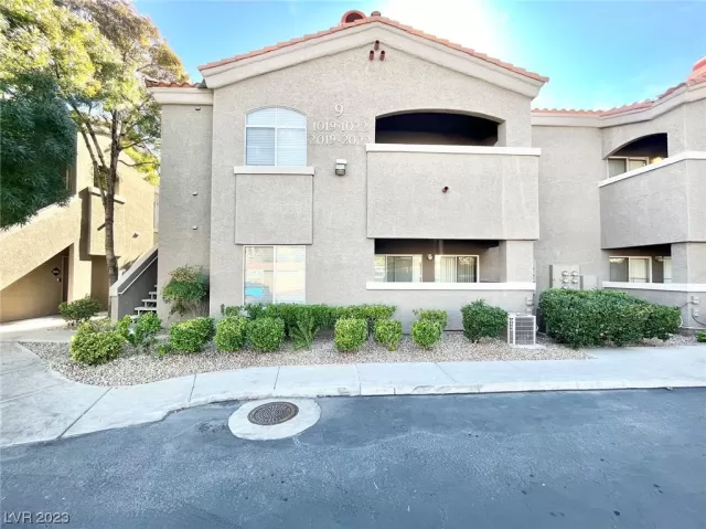 MLS: 2543158 Condo For Sale