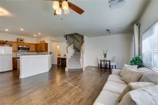 Photo #4: 2543205 Listing