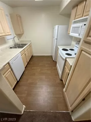 Photo #6: 2543225 Listing