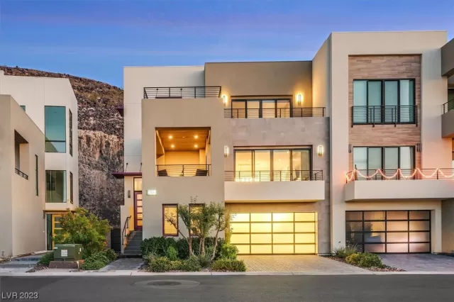 MLS: 2543272 Condo For Sale