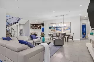 Photo #5: 2543272 Listing