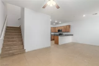 Photo #5: 2543298 Listing