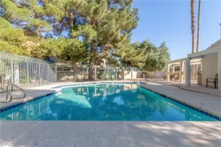 Photo #4: 2543428 Listing