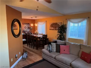 Photo #4: 2543432 Listing