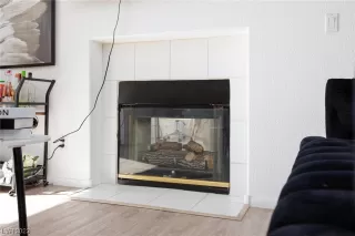 Photo #4: 2543454 Listing