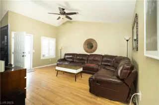 Photo #3: 2543478 Listing