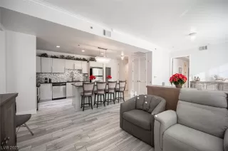 Photo #5: 2543481 Listing