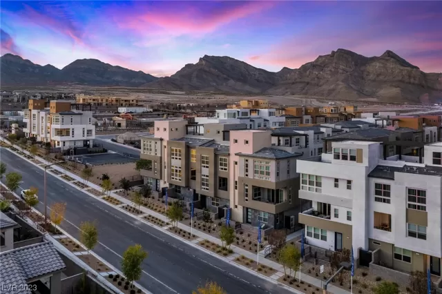 MLS: 2543550 Condo For Sale