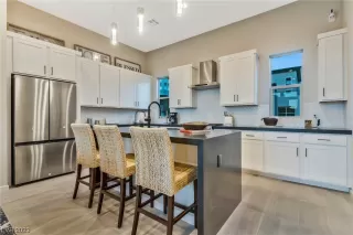 Photo #3: 2543550 Listing