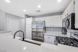 Photo #5: 2543572 Listing