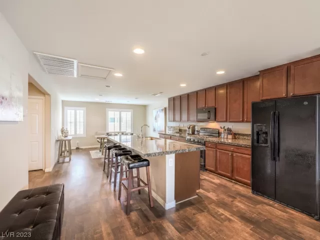 MLS: 2543618 Condo For Sale