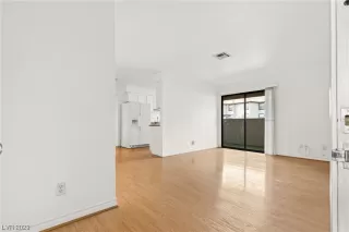 Photo #3: 2543648 Listing